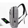 MOCHILA ANTIRROBO URBANA IMPERMEABLE R1024/ERT44 CON CABLE PUERTO USB